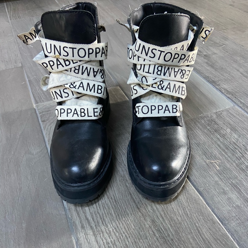 Combat boots